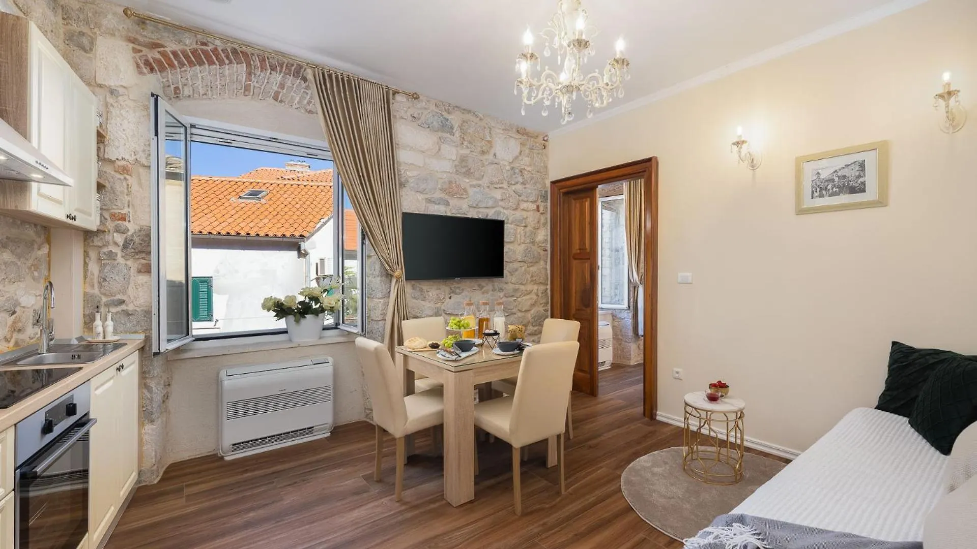 Luxury Rooms & Apartment - Riva & Sea View In Diocletian Palace 스플리트 게스트하우스