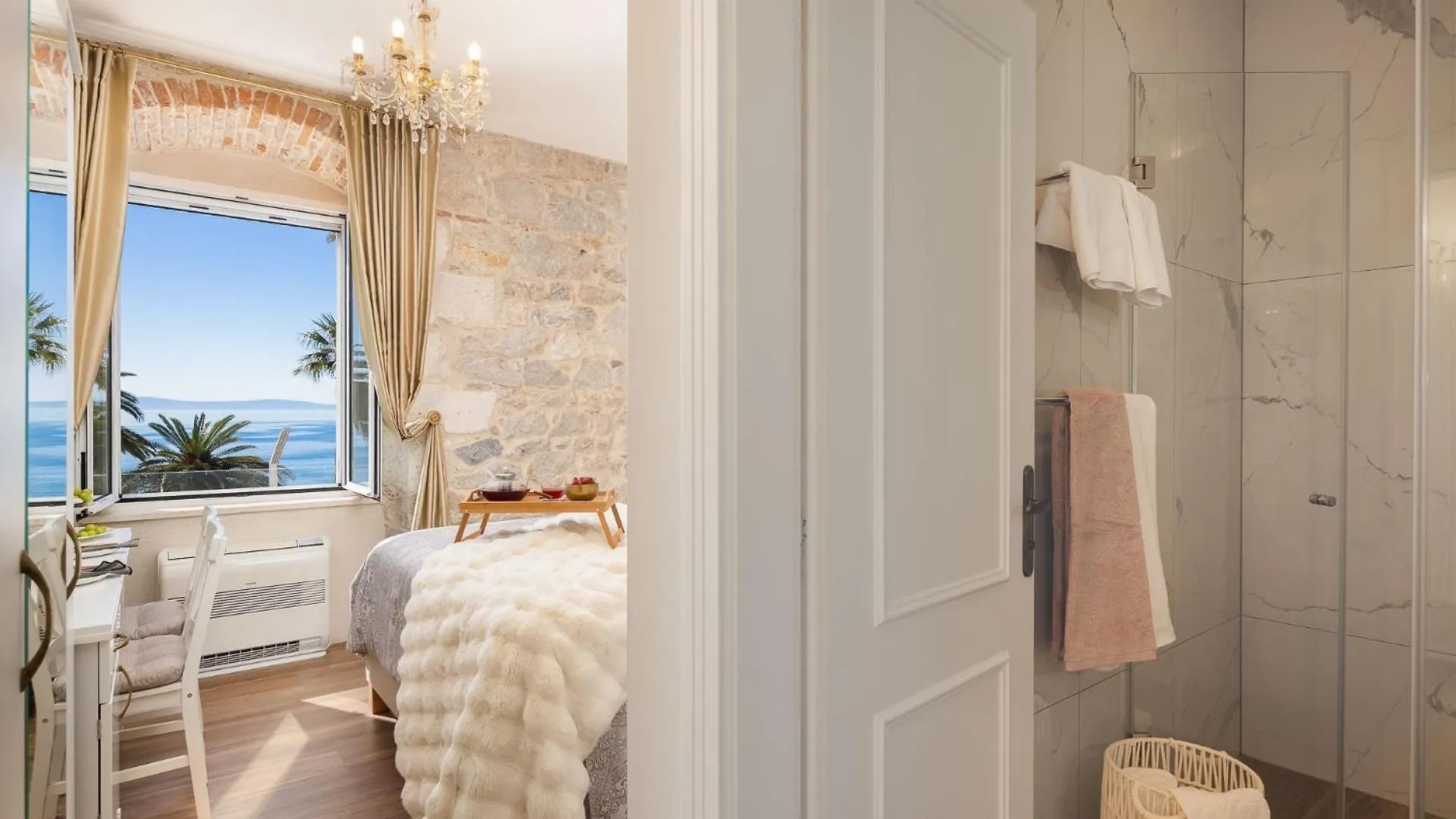 Luxury Rooms & Apartment - Riva & Sea View In Diocletian Palace 스플리트 0*,  크로아티아