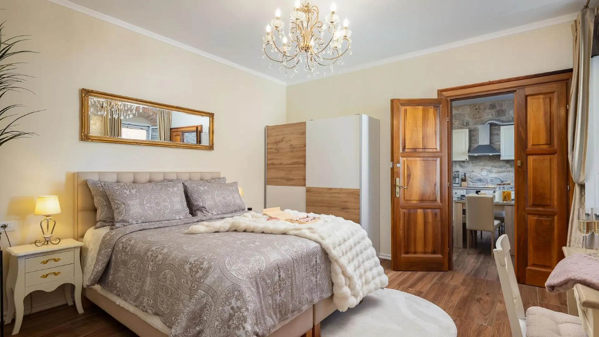 Luxury Rooms & Apartment - Riva & Sea View In Diocletian Palace 스플리트 게스트하우스