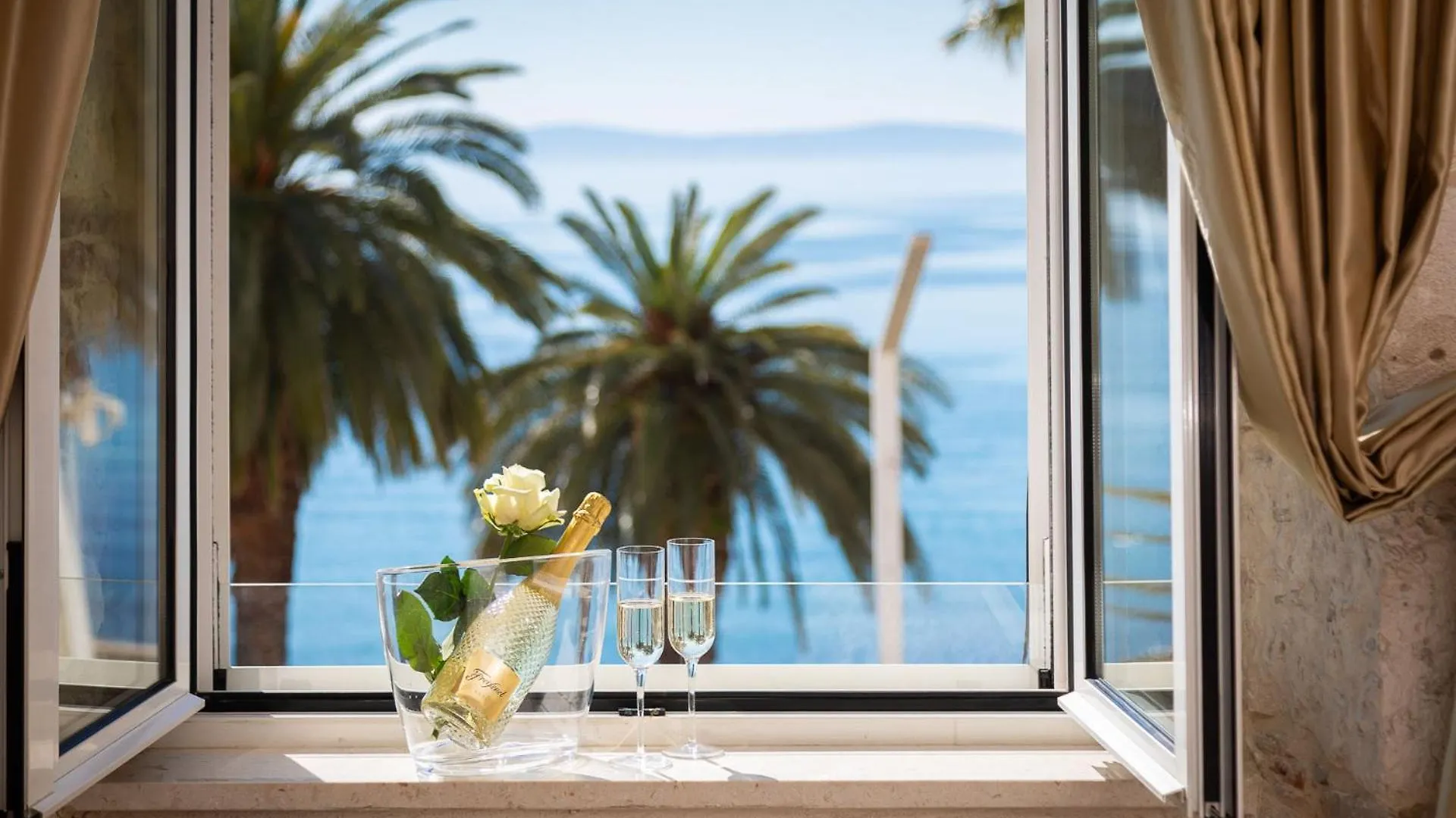 Luxury Rooms & Apartment - Riva & Sea View In Diocletian Palace 스플리트 게스트하우스